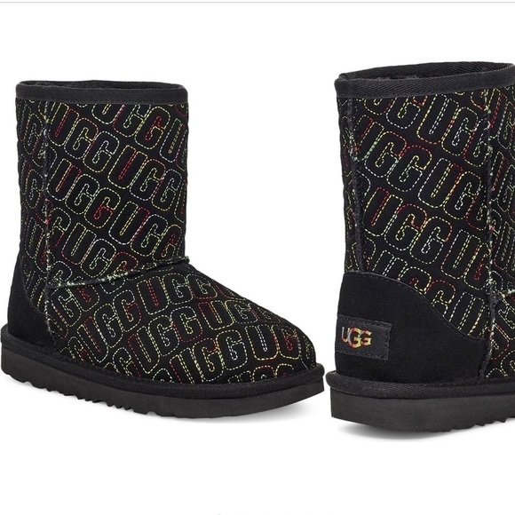 𝅺UGG Kids' Classic I GraphicStitch Short Boot